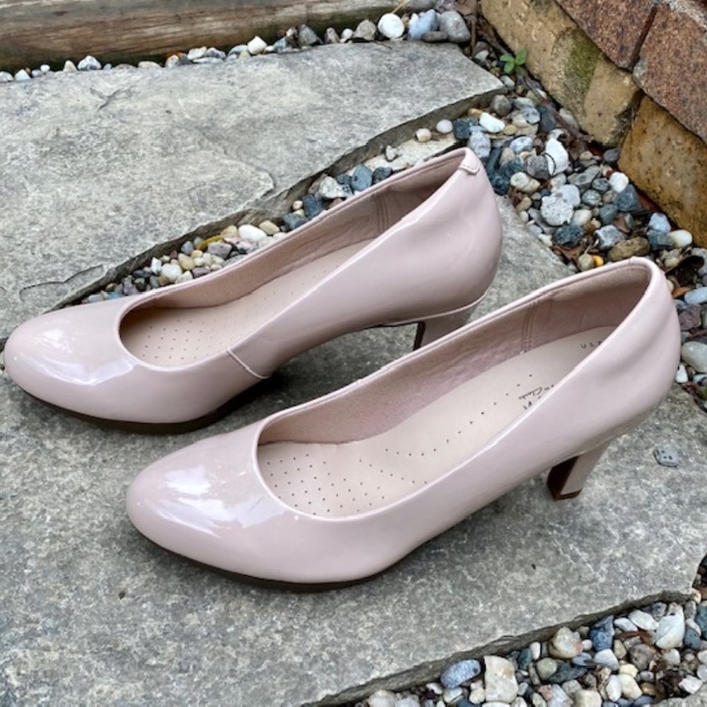 (Condition updated) Clarks Faux Leather Pump